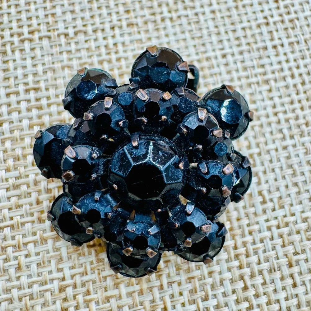 Albert Weiss Black Cluster Earrings - Picture 4 of 6